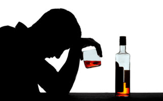 Как понять, что ты алкоголик: симптомы, причины, неконтролируемая тяга к спиртному, консультация нарколога и помощь родных