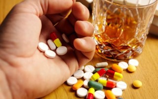 Опасность приема снотворных препаратов вместе с алкоголем