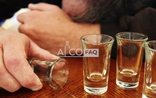 Мужской алкоголизм — симптомы, лечение