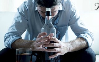 Алкогольная интоксикация: как правильно снять отравление в домашних условиях