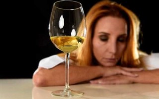 В чём разница между мужским и женским алкоголизмом?