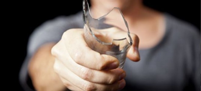 Алкогольная агрессия у мужчин при опьянении и алкоголизме